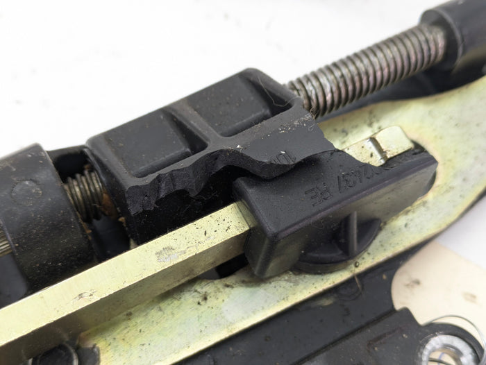 BMW E46 330ci 325ci 323ci M3 Convertible Right Convertible Roof Soft Top Lock Latch 7031362/8229824*Damaged*