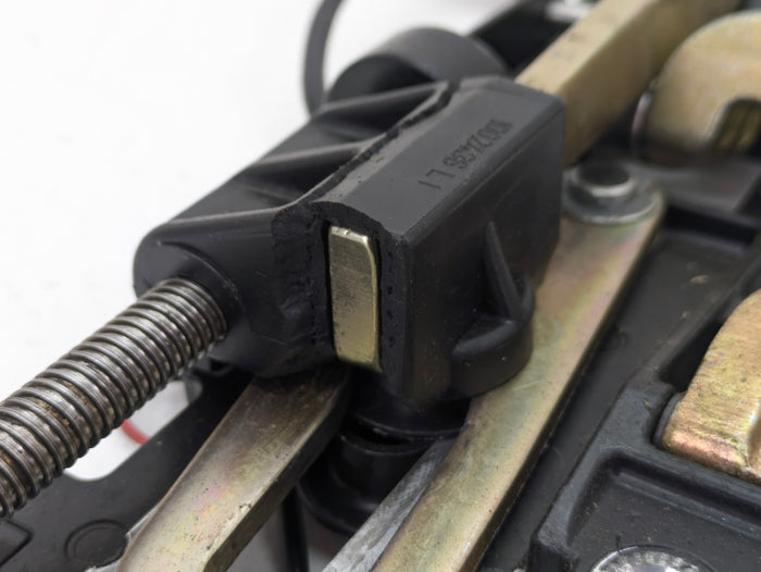 BMW E46 330ci 325ci 323ci M3 Convertible Left Convertible Roof Soft Top Latch Lock 8229824 / 7031361 *Damaged*