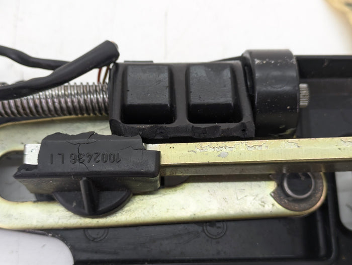 BMW E46 330ci 325ci 323ci M3 Convertible Left Convertible Roof Soft Top Latch Lock 7031361 / 8229824 *Damaged*