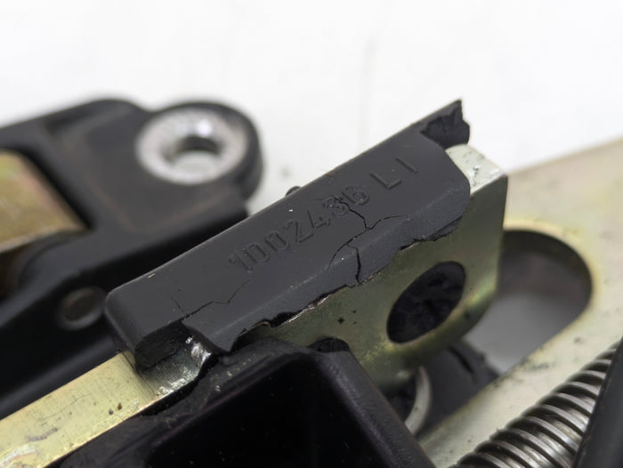 BMW E46 330ci 325ci 323ci M3 Convertible Left Convertible Roof Soft Top Latch Lock 7031361 / 8229824 *Damaged*