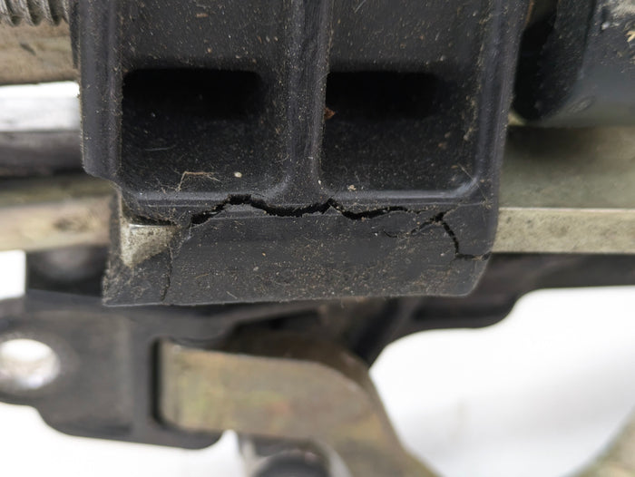 BMW E46 330ci 325ci 323ci M3 Convertible Left Convertible Roof Soft Top Lock Latch  7031361 / 8229824 *Damaged*