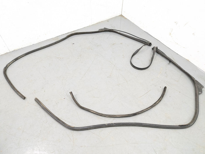 BMW E46 M3 325ci 330ci Convertible Door Windshield Top Seal 51718233415
