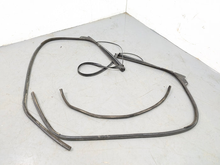 BMW E46 M3 325ci 330ci Convertible Door Windshield Top Seal 51718233415