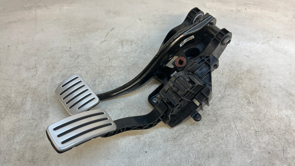 TESLA MODEL 3 ACCELERATOR & BRAKE PEDAL W/ BRACKET 1044691-01-C