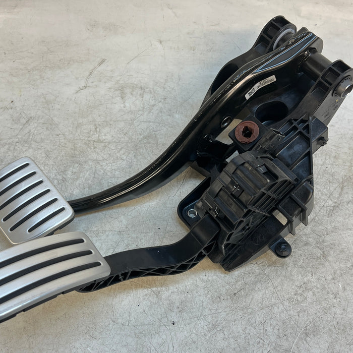 TESLA MODEL 3 ACCELERATOR & BRAKE PEDAL W/ BRACKET 1044691-01-C