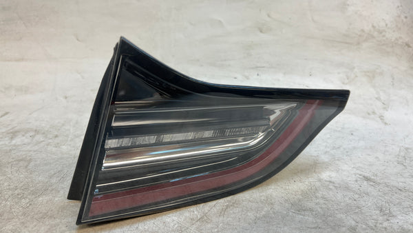 TESLA MODEL 3 INNER RIGHT TAIL LIGHT 1077402-00-G