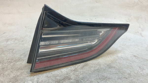 TESLA MODEL 3 INNER RIGHT TAIL LIGHT 1077402-00-G