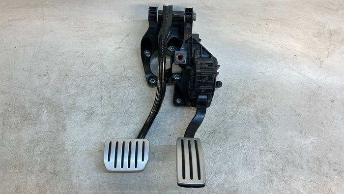 TESLA MODEL 3 ACCELERATOR & BRAKE PEDAL W/ BRACKET 1044691-01-C