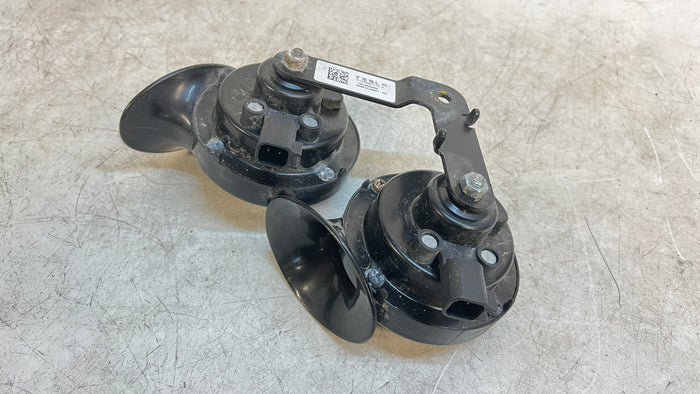 TESLA MODEL 3 HORNS 1486943-00-A