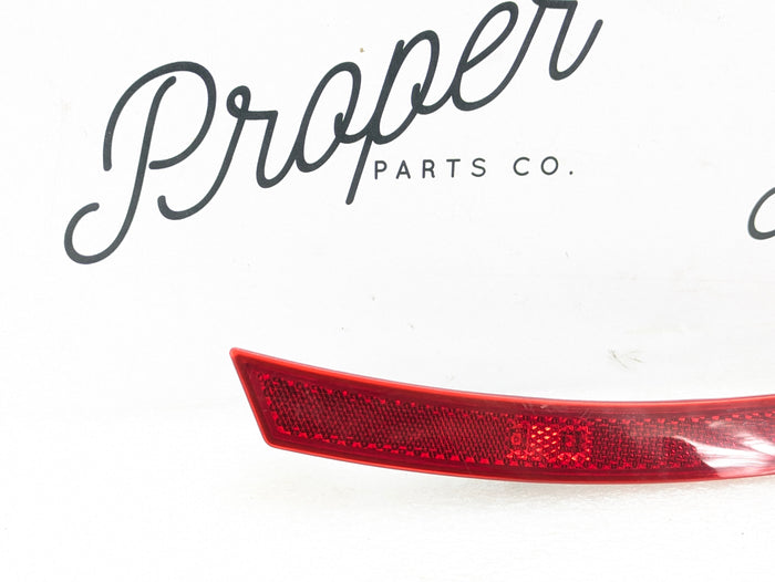 Chevrolet C7 Corvette Stingray Right/Passenger Side Rear Side Marker Signal Light Reflector 23210930
