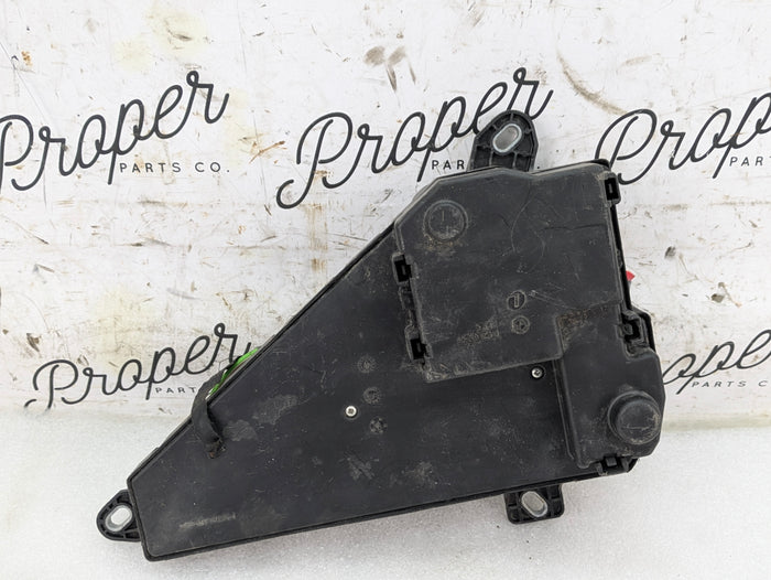 BMW E60 E61 E63 E64 5 Series Trunk Power Distribution Fuse Box 6906618/6906619