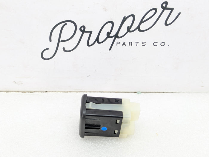 Chevrolet C7 Corvette Stingray USB/AUX Port Audio Input/Charger Module 13509942