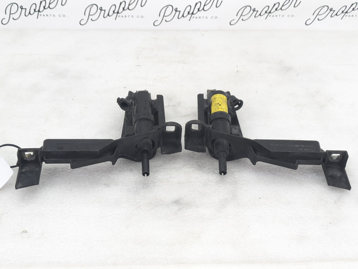 E46 M3 330ci 328ci 325ci 323ci 320i Headlight Bracket & Washer Sprayers Set Left Right 1301073017/1301073018
