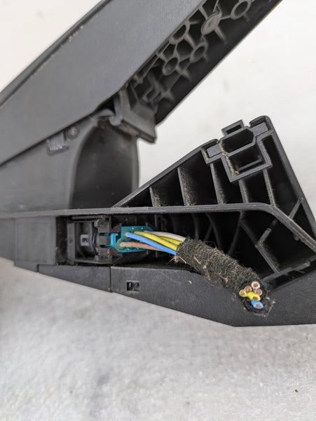 BMW E90 E91 E92 E93 335xi Manual Transmission Accelerator Throttle Gas Pedal 6852643