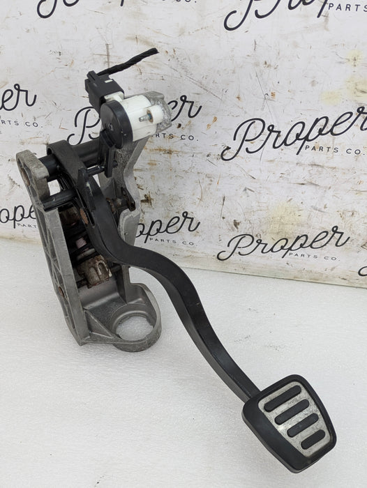 Chevrolet C7 Corvette Stingray Z51 Manual Transmission Clutch Pedal Assembly 22934028