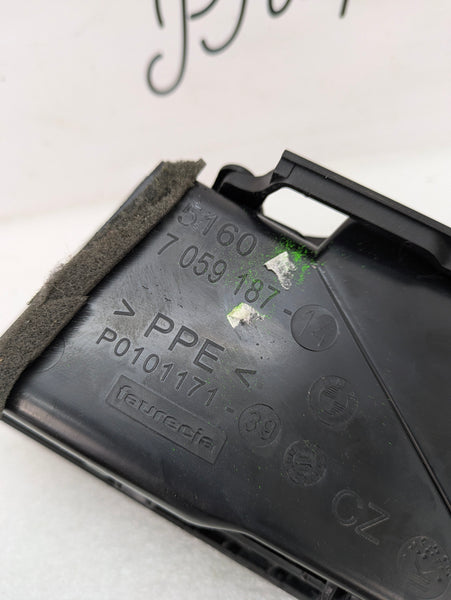 BMW E82 E88 128i 135i Driver/Left Side Dashboard Air Vent 7059187