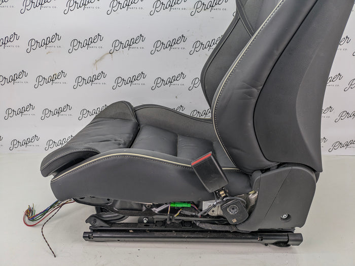 2021 Volvo V60 T6 R-Design Front Right/Passenger Side Black Leather Heated Seat *DAMAGED*