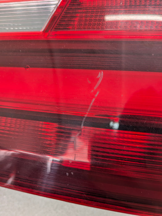 BMW F22 F23 228xi M240xi M235xi 230xi F87 M2 Pre-LCI Right/Passenger Side Tail Light Assembly 7295428