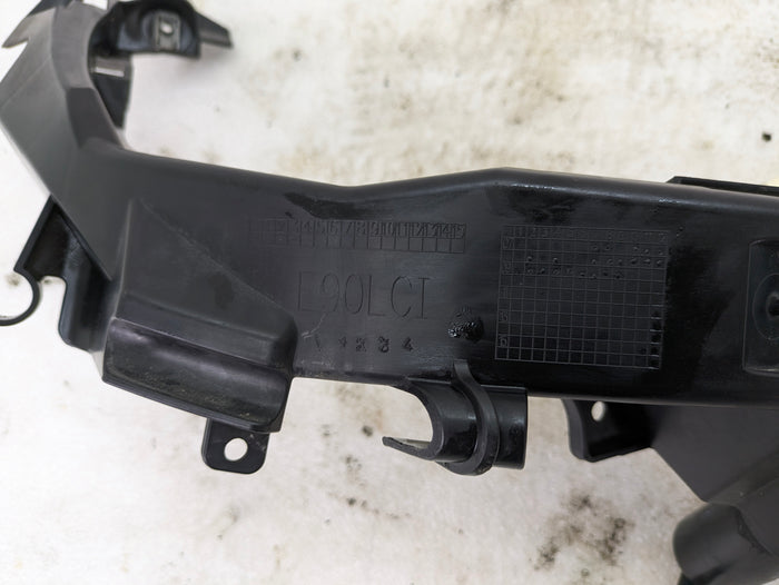 BMW E90 E91 335xi 328xi LCI Front Right Headlight Arm Bracket Mount 7138402