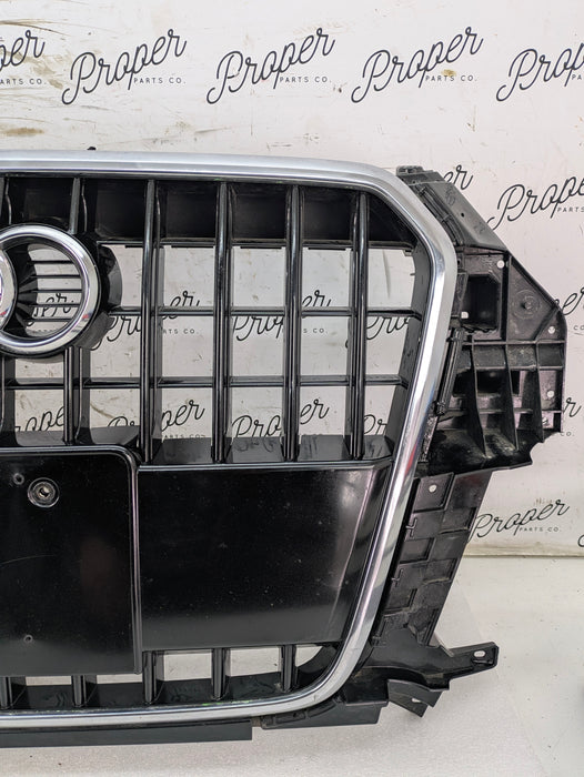 2015 Audi 8U Q3 Front Center Bumper Grille 8U0853653 *DAMAGED*
