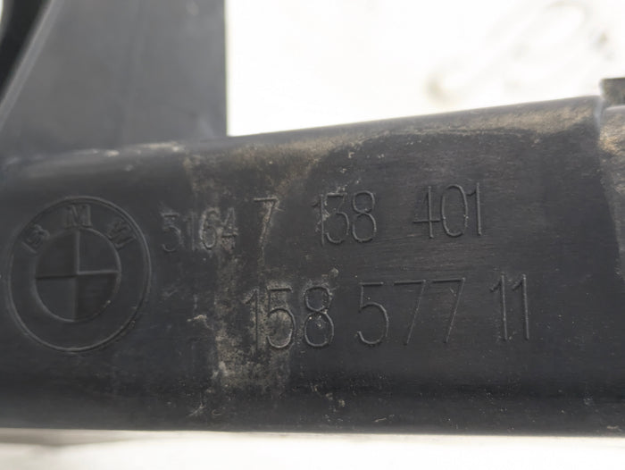 BMW E90 E91 335xi 335d 328xi 323i LCI Left/Driver Side Headlight Mounting Bracket 7138401