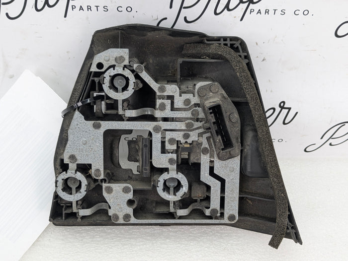 BMW E46 330i 328i 325i 323i 320i Sedan Left Tail Light Bulb Socket Carrier 8364925