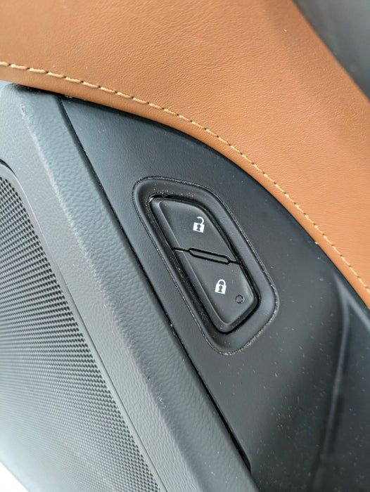 Chevrolet C7 Corvette Stingray Right/Passenger Side Door Card Panel Kalahari Leather *DAMAGED*