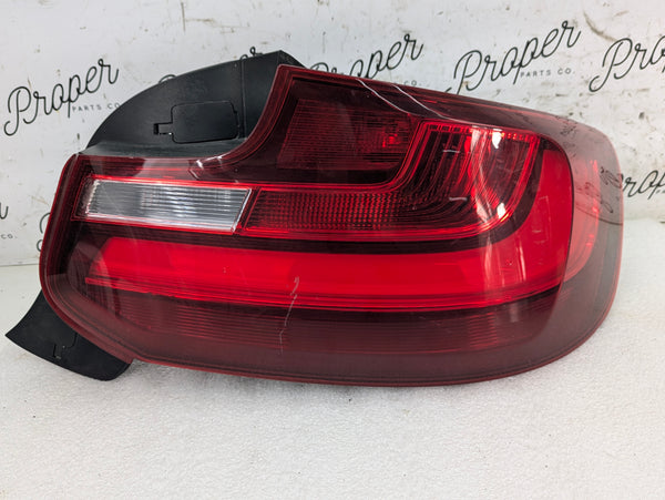 BMW F22 F23 228xi M240xi M235xi 230xi F87 M2 Pre-LCI Right/Passenger Side Tail Light Assembly 7295428