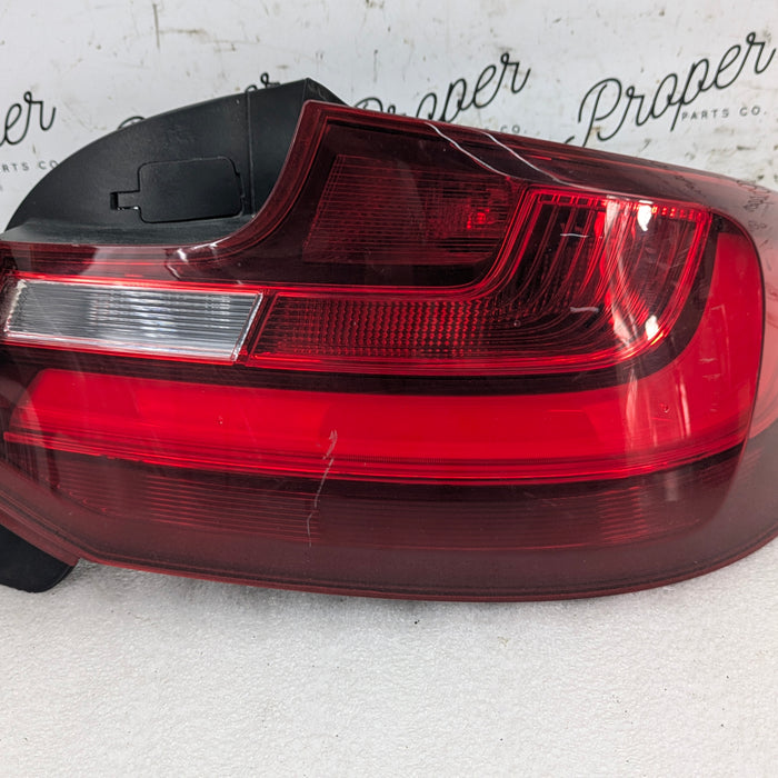 BMW F22 F23 228xi M240xi M235xi 230xi F87 M2 Pre-LCI Right/Passenger Side Tail Light Assembly 7295428