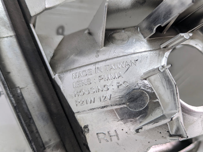 BMW E46 330i 328i 325i 323i Sedan Rear Inner Trunk Tail Light Set Clear JDM Style Sk1620-103994/Sk1621-103994