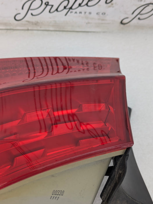 BMW E90 335xi 328xi 325xi 323i LCI Right/Passenger Side Rear Outer Tail Light 7289430 *NOTE*