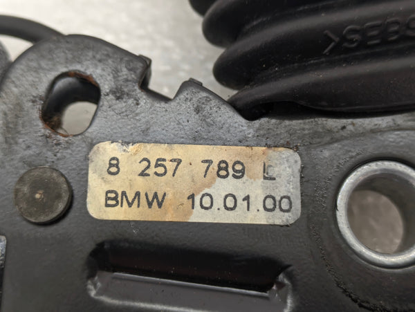 BMW E46 330i 328i 325i 323i Sedan/Wagon Front Left Seat Belt Buckle Tensioner Receiver 8257789