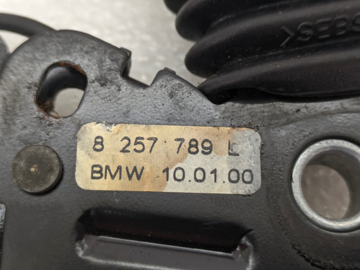 BMW E46 330i 328i 325i 323i Sedan/Wagon Front Left Seat Belt Buckle Tensioner Receiver 8257789