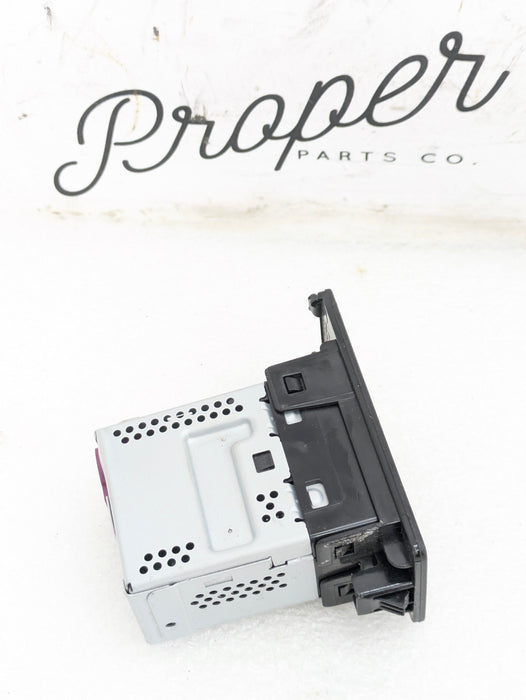 Volvo V60 T6 R-Design USB Plug Audio Auxiliary Input Jack W/Trim 31407038/31448220 *NOTE*