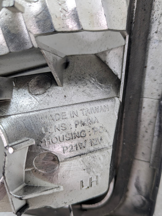 BMW E46 330i 328i 325i 323i Sedan Rear Inner Trunk Tail Light Set Clear JDM Style Sk1620-103994/Sk1621-103994