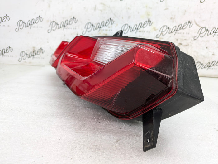 Chevrolet C7 Corvette Stingray Z51 Rear Right/Passenger Side Tail Light 23170470