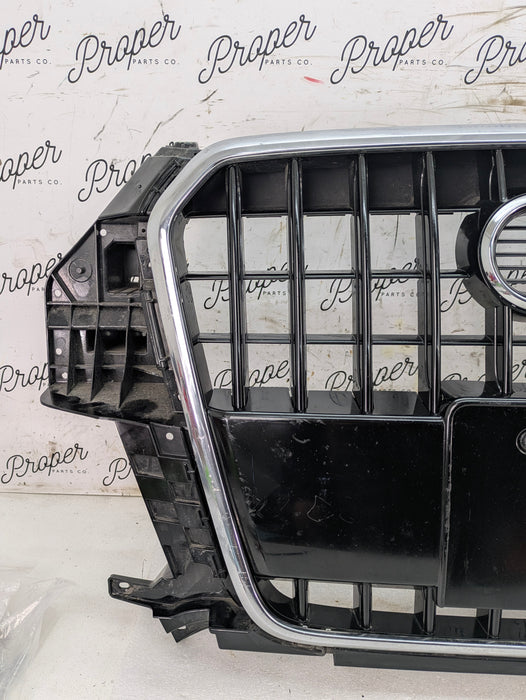 2015 Audi 8U Q3 Front Center Bumper Grille 8U0853653 *DAMAGED*