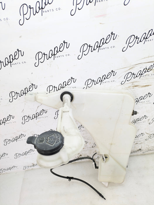 2018 Chevrolet 6th Gen Camaro 2SS Windshield Washer Fluid Reservoir Tank W/Level Sensor 84030301/23133253