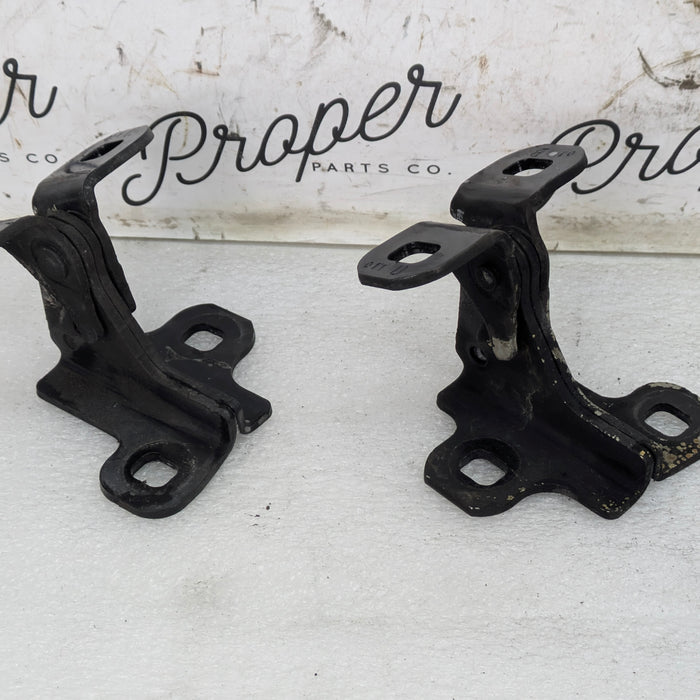 Chevrolet C7 Corvette Stingray Z51 Right/Passenger Side Door Upper & Lower Hinge Set Pair