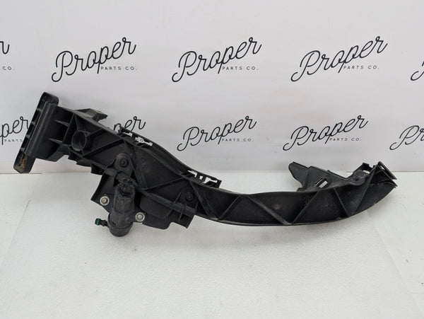 BMW E82 E88 135i 128i Left/Driver Side Headlight Bracket 7148761 *Damaged*