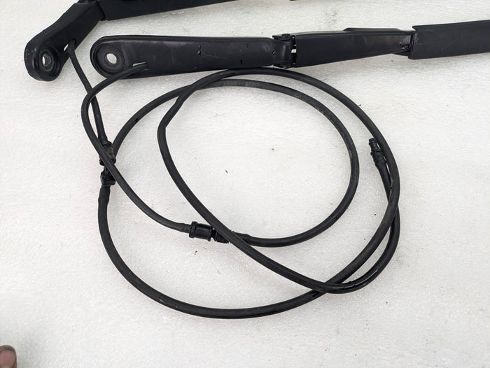BMW G22 G23 G20 G26 430ix 330ix 330ex Front Left/Right Windshield Wiper Arm Set 9448919/9448920