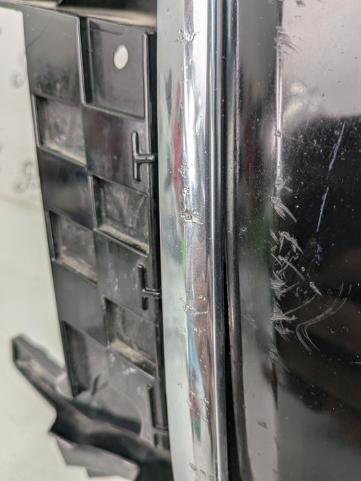 2015 Audi 8U Q3 Front Center Bumper Grille 8U0853653 *DAMAGED*