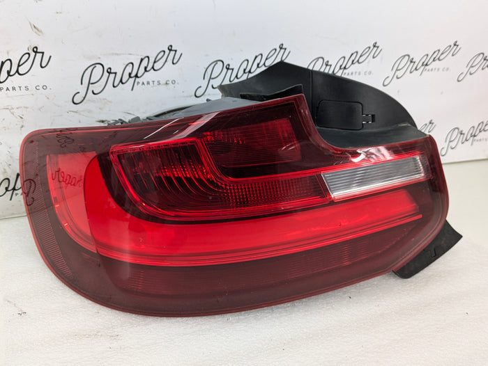 BMW F22 F23 228xi 230xi M235xi M240xi F87 M2 Pre-LCI Left/Driver Side Tail Light Assembly 7295427 *DAMAGED*