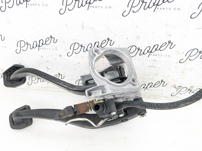 BMW E92 E93 E90 E91 335xi 330xi 328xi 325xi 323i Manual Transmission Clutch & Brake Pedal Assembly/Clutch Line 6761310/6779377/9231129