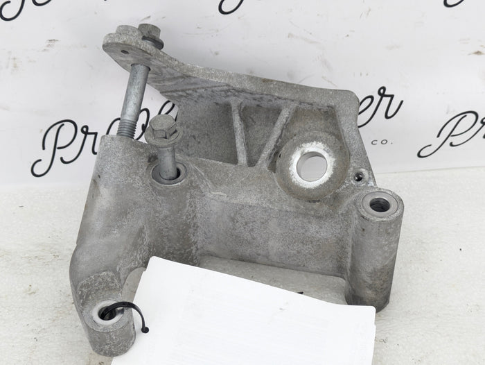 2021 Volvo V60 T6 R-Design Right/Passenger Side Engine Motor Mount Support Bracket 31430470