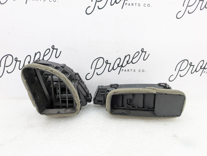 Chevrolet C7 Corvette Stingray Left/Driver Side Dashboard HVAC Air Vent Pair 23302471/23302481
