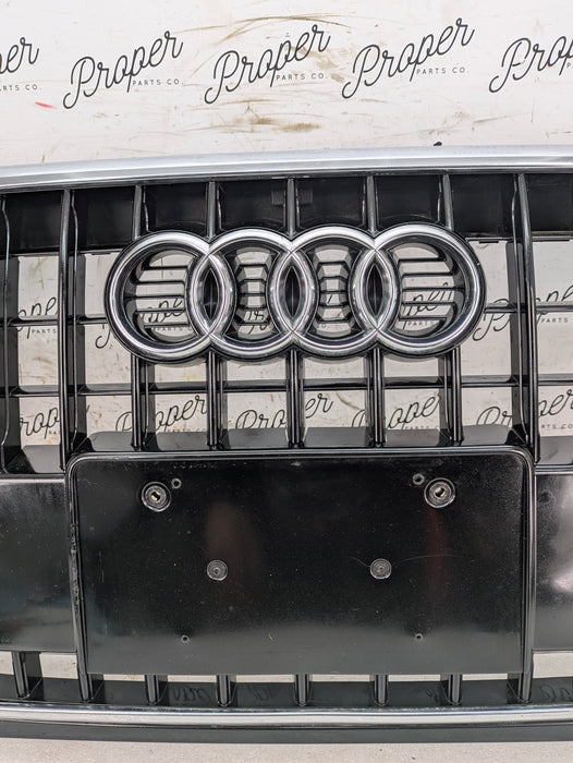 2015 Audi 8U Q3 Front Center Bumper Grille 8U0853653 *DAMAGED*