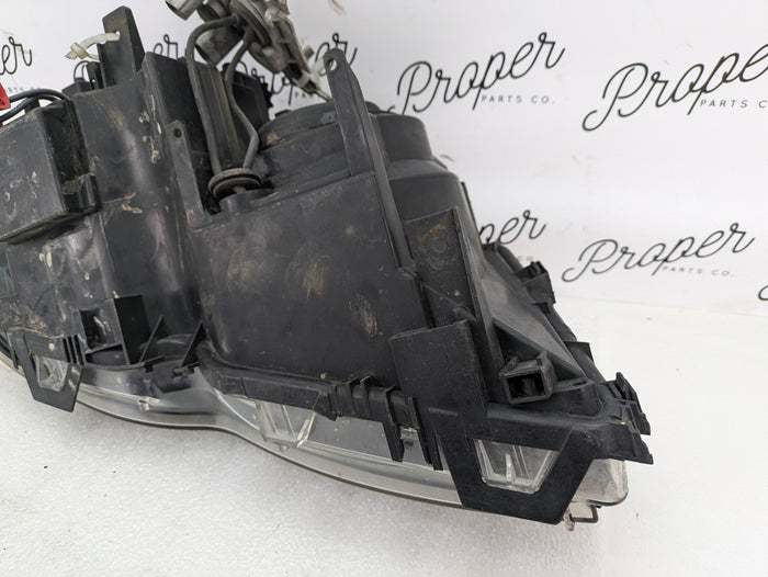BMW E46 330i 325i Sedan/Wagon LCI Front Left Bi-Xenon Headlight 6910975 *For Parts*