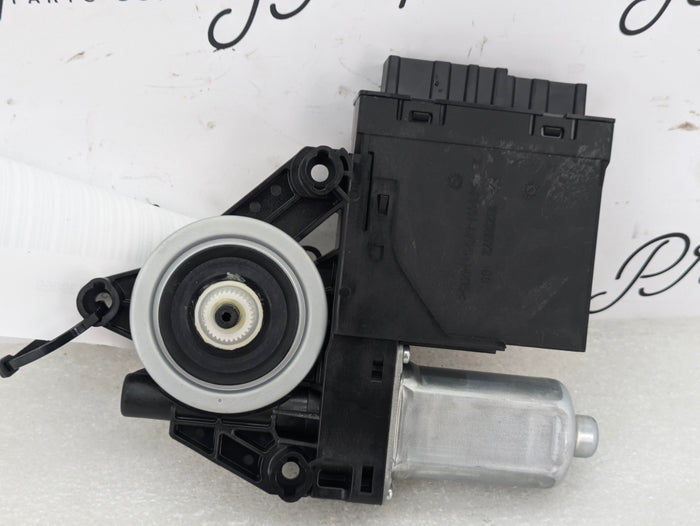 2021 Volvo V60 T6 R-Design Right/Passenger Side Front Door Window Motor/Door Lock Switch Module 31674757