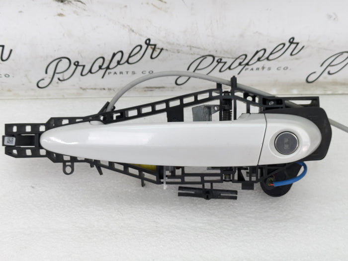 BMW F22 F23 228xi M235xi 230xi M240xi Right/Passenger Side Door Handle & Carrier Bracket Mineral White (A96)